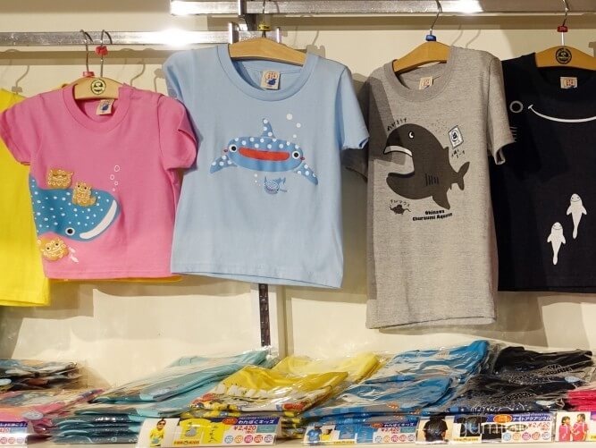 沖縄美ら海水族館のお土産で人気のTシャツやタオルハンカチ