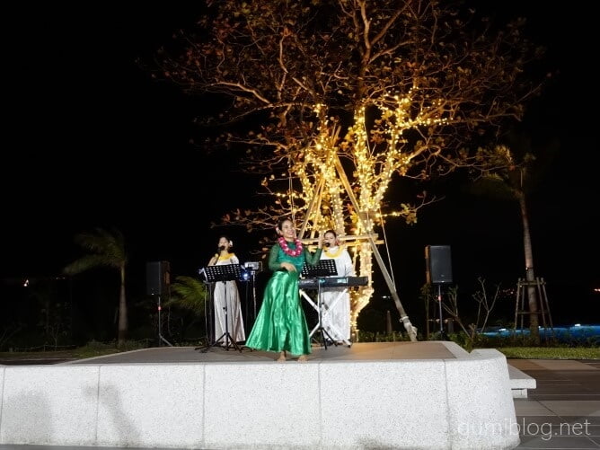 ハレクラニ沖縄の生演奏とフラダンスのショー